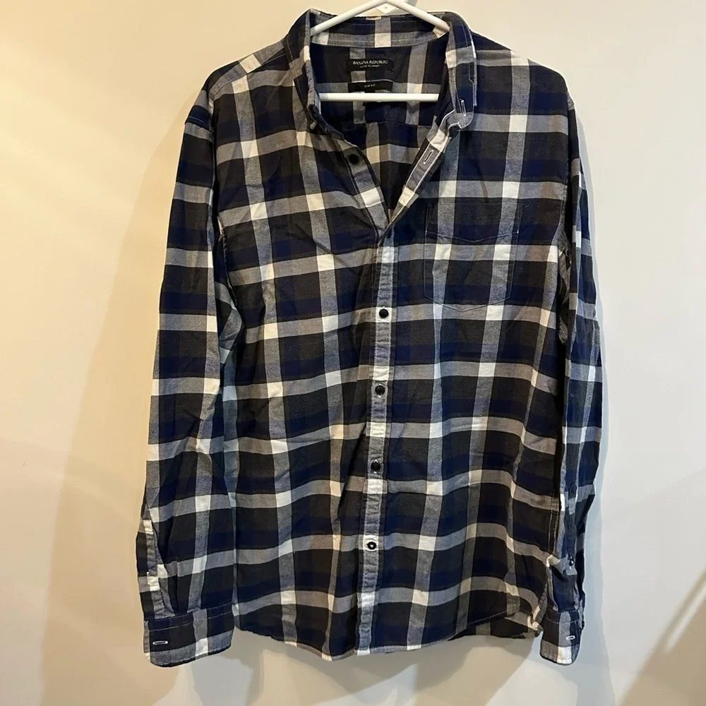 Banana Republic Blue and White Casual Button Down Shirt